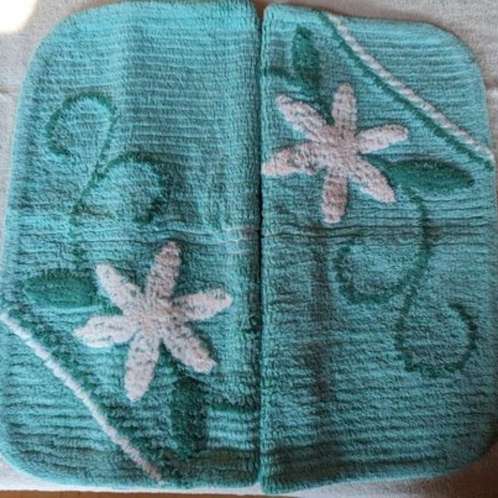 10% OFF Vintage Chenille Bath Mat c 1950s